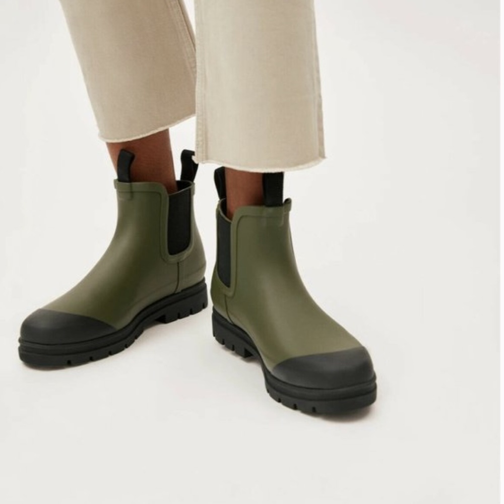 Rubber rain boots